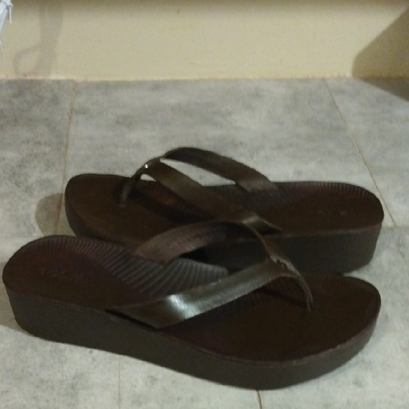 OLUKAY SANDALS - Picture 1 of 8